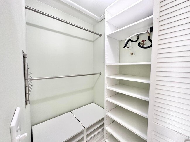 Building Photo - 104 Lakewood Dr