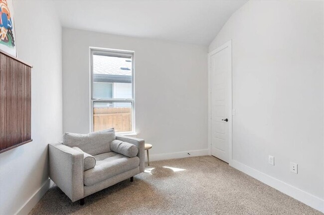 Building Photo - 7905 Catbird Ln
