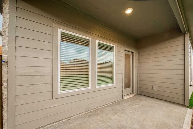 Building Photo - 5630 Avalon Woods Dr