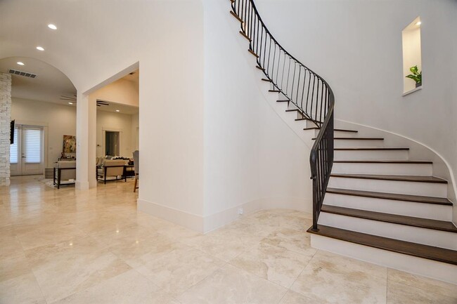 Building Photo - 3203 Blue Bonnet Blvd