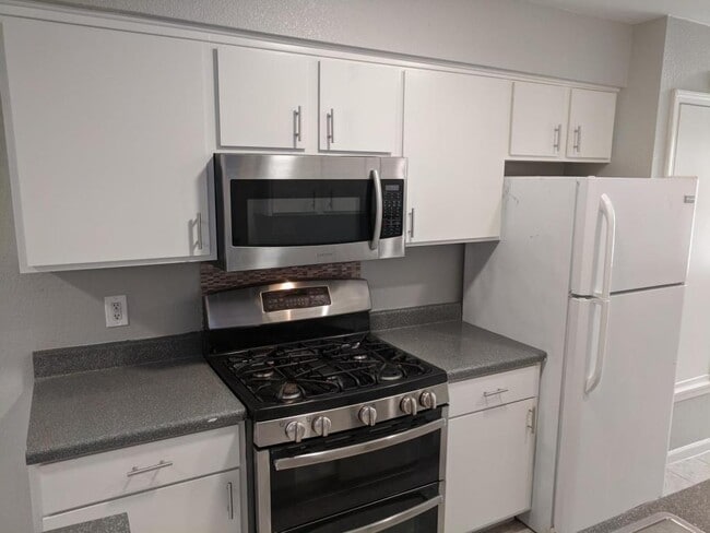 Building Photo - 5817 Spring Meadow Rd