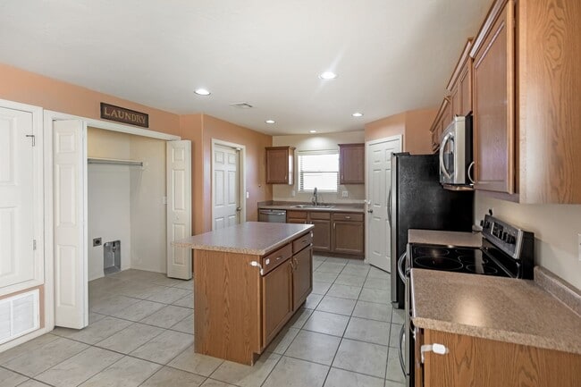 Building Photo - Beautiful Home W/Solar Panels