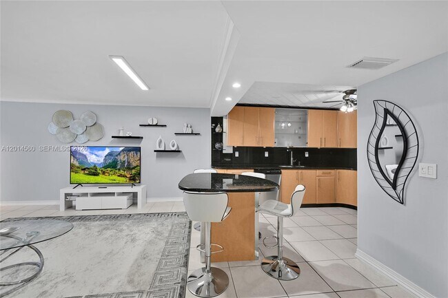 Building Photo - 6039 Collins Ave