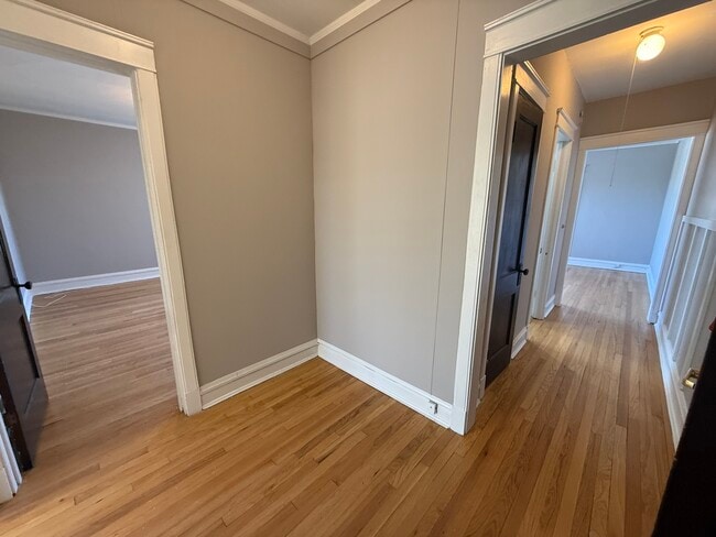 Building Photo - 3943 N Kostner Ave