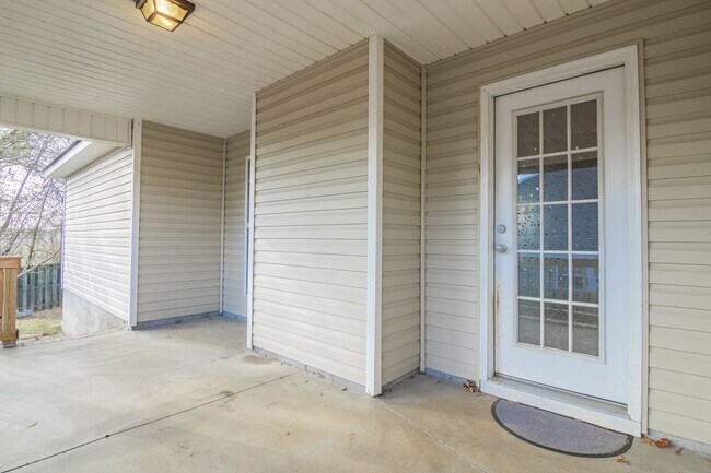 Building Photo - Updated 3 Bedroom Ranch