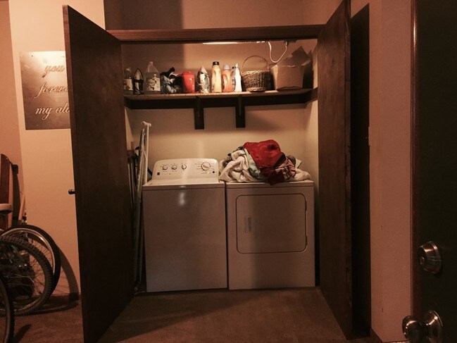 Laudry - 1104 Pennsylvania Ave
