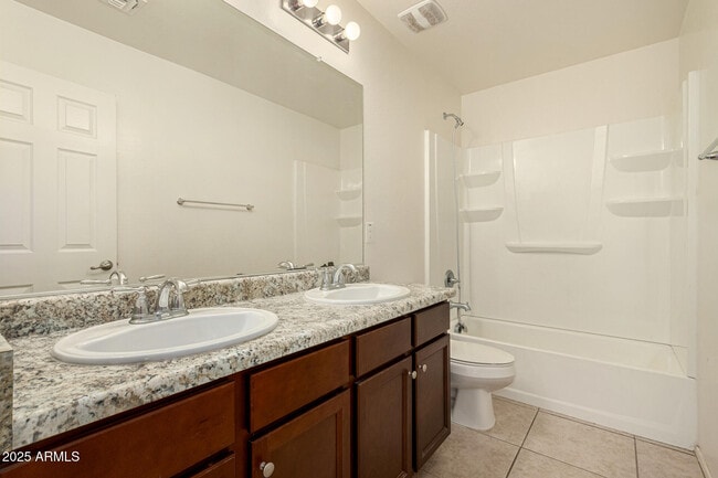 Building Photo - 6240 W Evergreen Rd