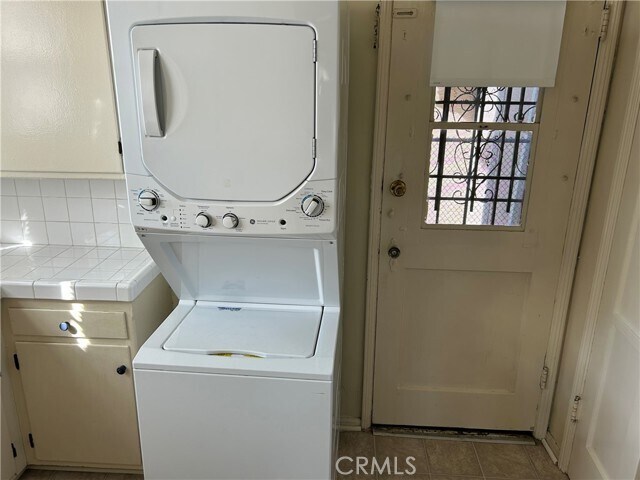 Building Photo - 1365 Masselin Ave