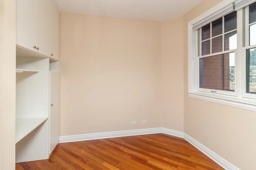 Building Photo - 35 S Racine Ave