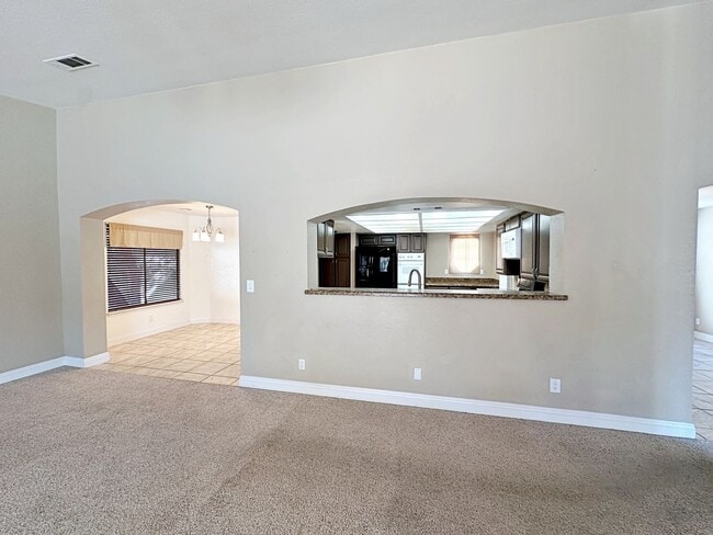 Building Photo - Green Valley Luxury Single Story: Pool, Putting Green, 4 Bedrooms, SOLAR!