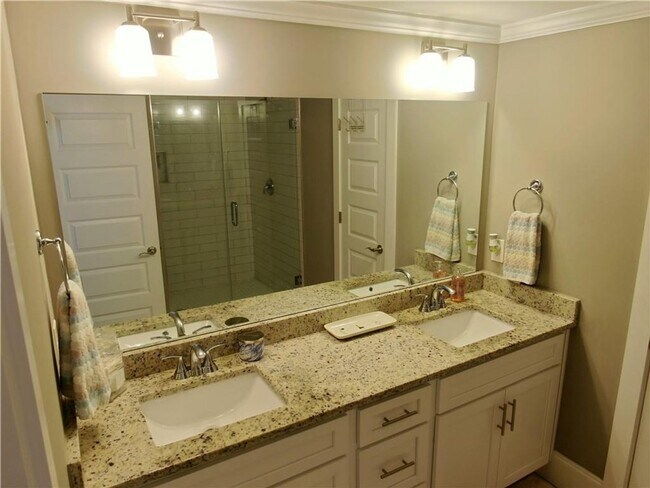 Building Photo - 3 Bedroom 2 Bath near the Beltline