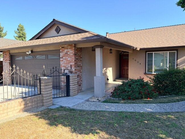 Building Photo - Remodeled 3 Bedroom 2 Bath House in San Jose.