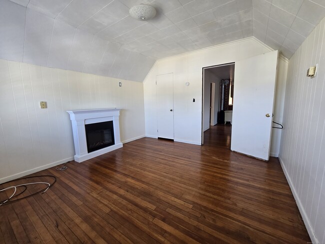Building Photo - 389 Carroll Ave