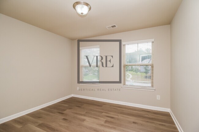 Building Photo - 133 Avonwood Cir