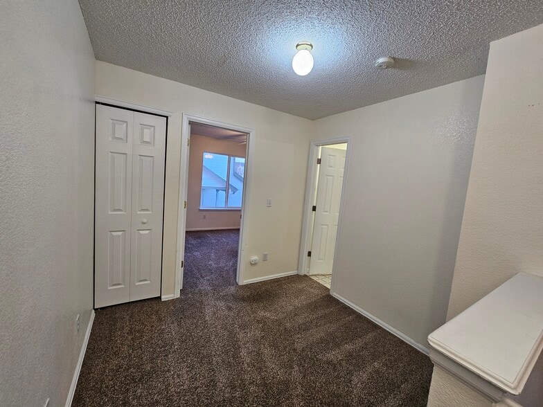 Building Photo - 4672 Saddle Ridge Dr