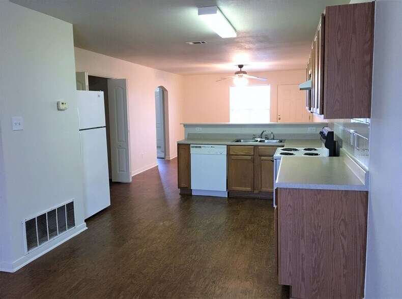 Building Photo - 408 Brittney Way