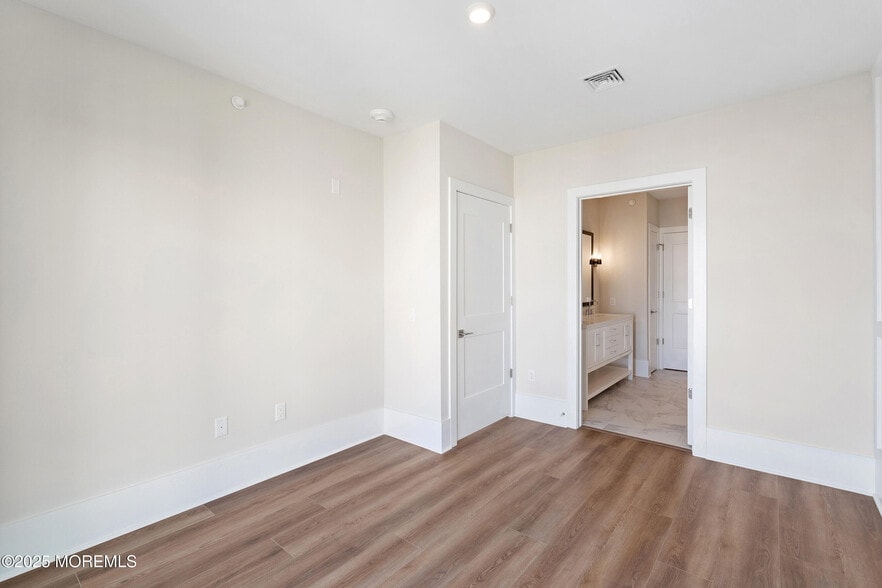 Building Photo - 215 2nd Ave