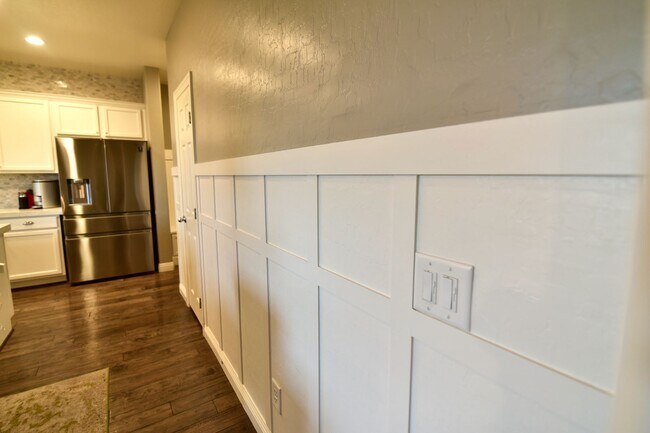 Building Photo - Gorgeous 3bed / 2.5bath home located in Tuscany!