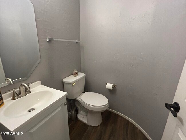 Building Photo - 1210 E Briarwood Terrace