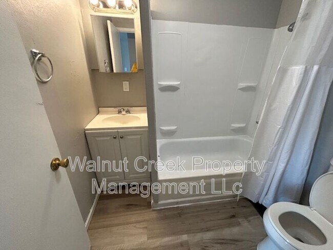 Building Photo - 939 W 22nd St