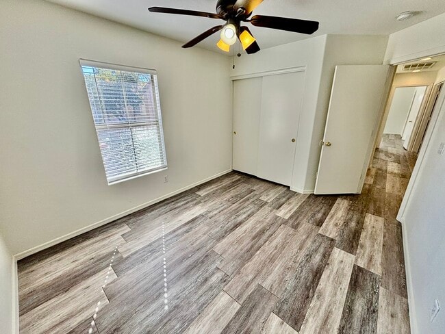 Building Photo - 3018 W Sands Dr