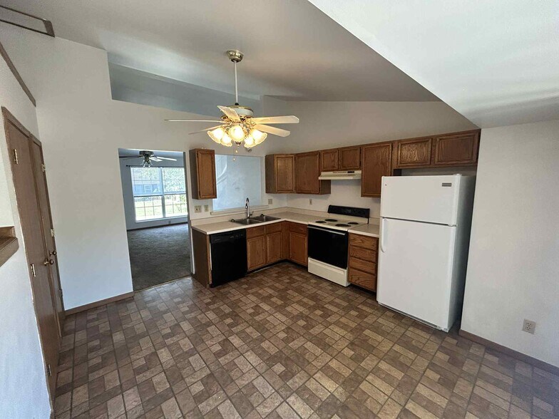 Building Photo - 432 Omar Ct