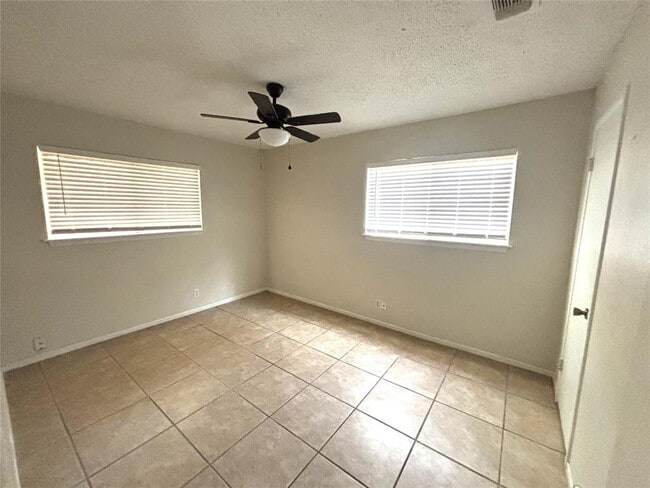 Building Photo - 411 Live Oak St