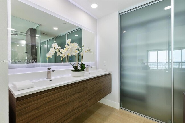Building Photo - 1040 Biscayne Blvd