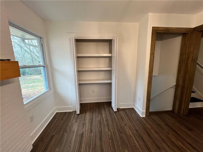 Building Photo - 1938 GA-212