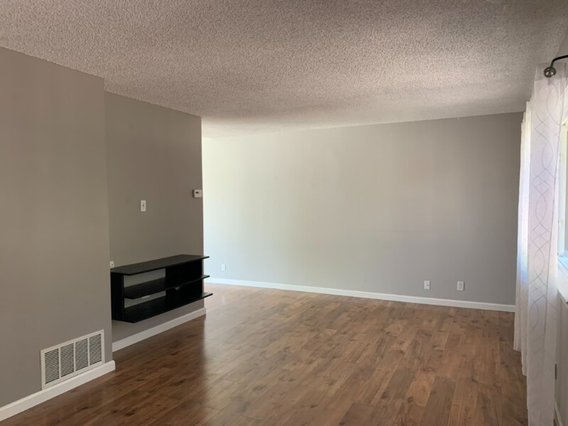 Building Photo - 103 Sunset Cir