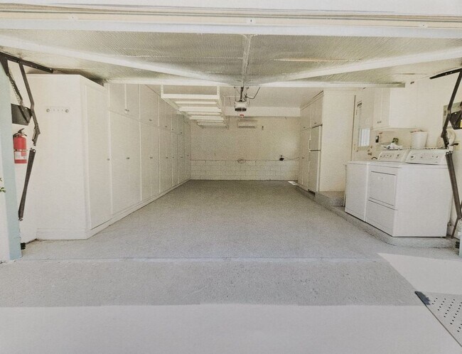 Building Photo - 11861 Laurelwood Dr