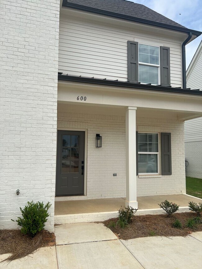 Building Photo - 600 Cottage Grove Cir