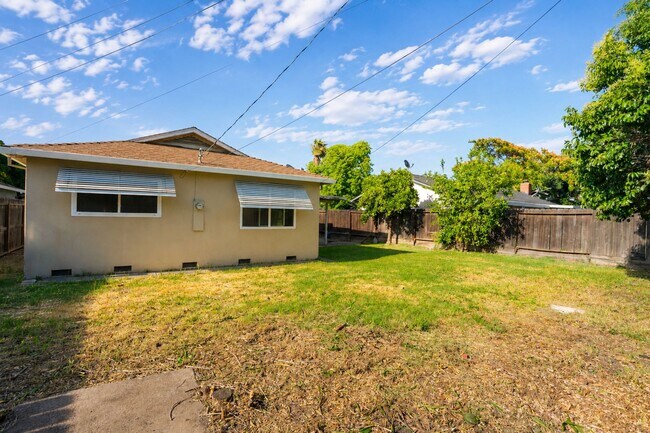 Building Photo - Adorable 1 Story Home For You