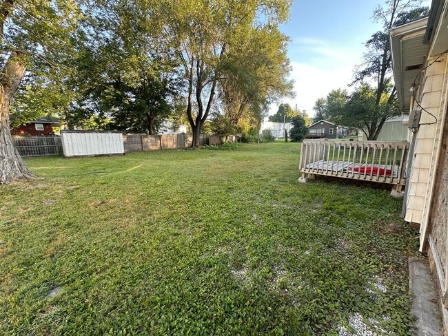 Building Photo - Renovated 2 Bed 1 Bath