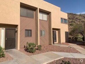 Building Photo - 2 bedroom in PHOENIX AZ 85029