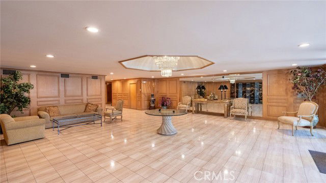 Building Photo - 339 N Palm Dr