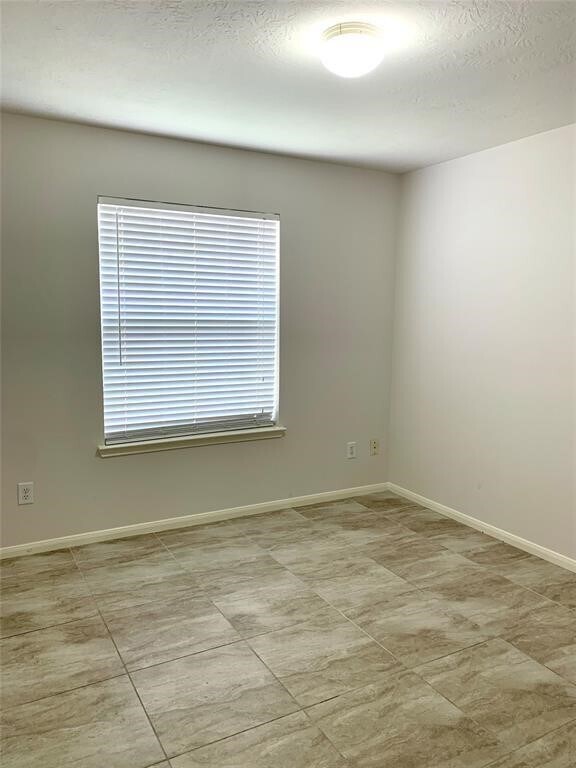 Building Photo - 14014 Magnus Ln