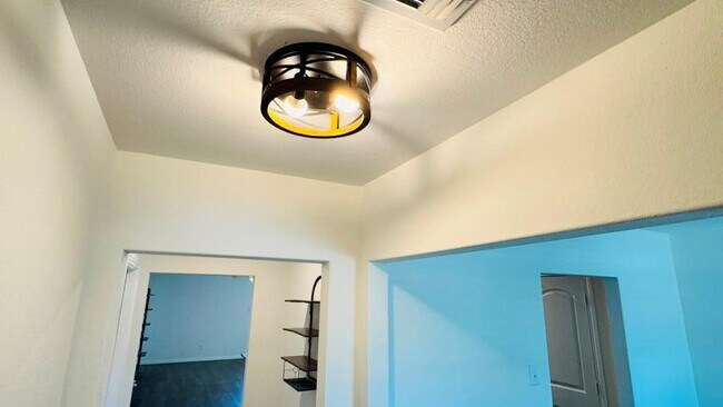 Building Photo - 132 Maywood Ln