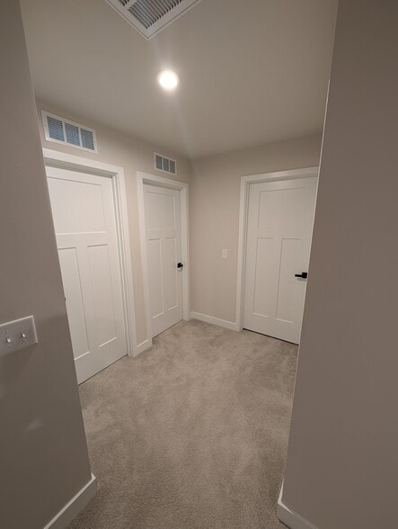 Building Photo - 1189 Riverbrook Dr