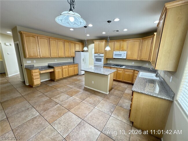 Building Photo - 2768 Craigmillar St