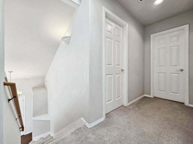 Building Photo - Updated 3-Bedroom Home with Deck Near Renton Landing