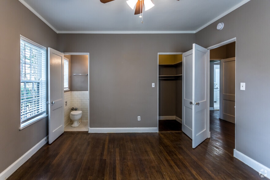 Britton Manor Master Bdrm - Overton Garden Apartments