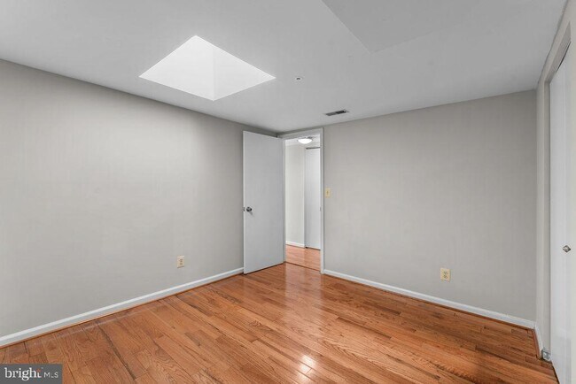 Building Photo - 1402 E Baltimore St