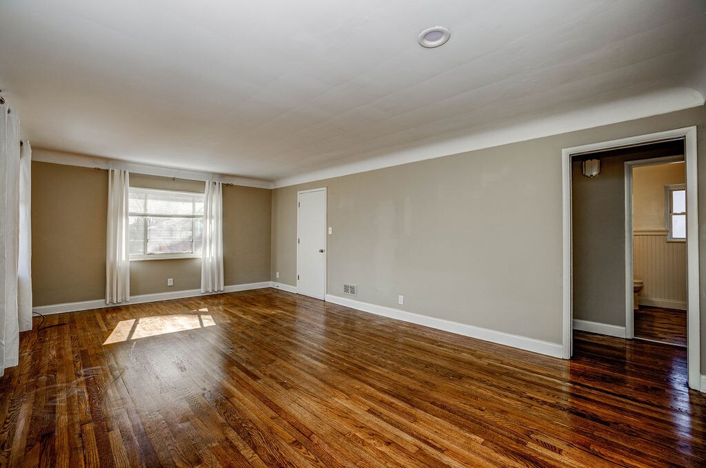 Building Photo - 4146 South Ave