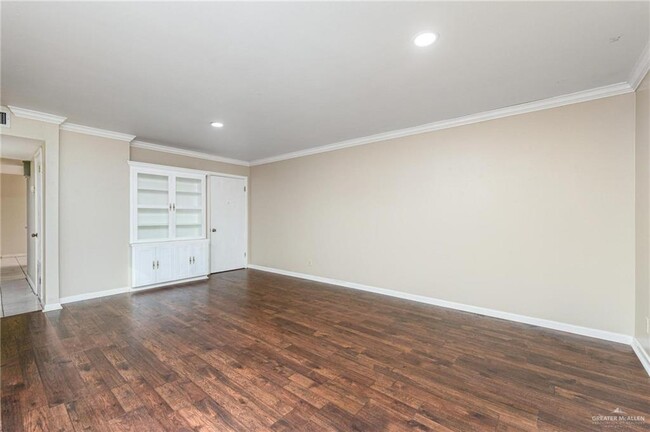 Building Photo - 2625 Village Dr