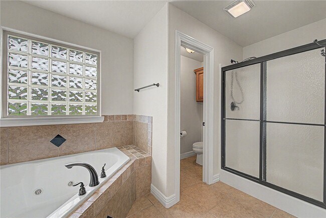 Building Photo - 208 McDaniel St