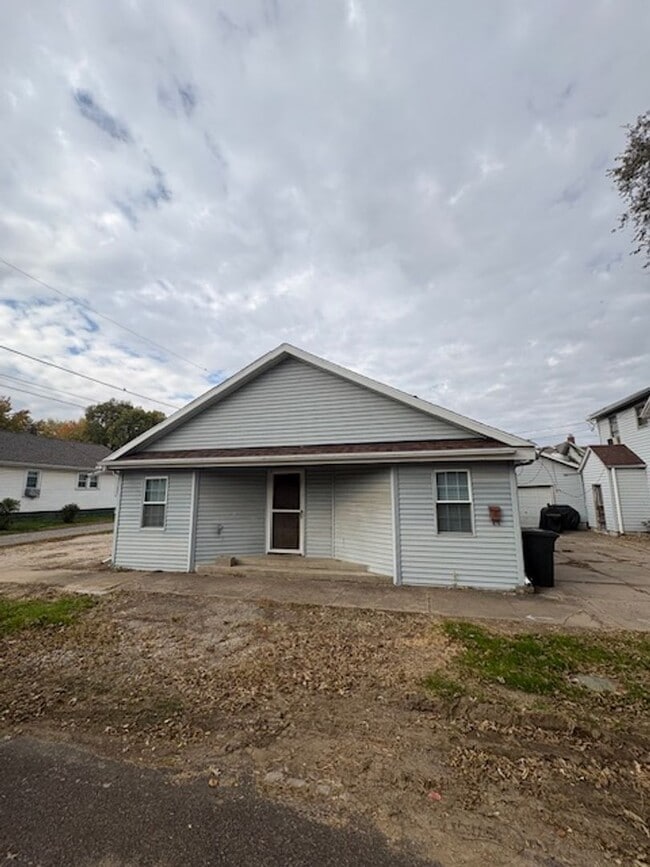 Primary Photo - 103 S 13th St