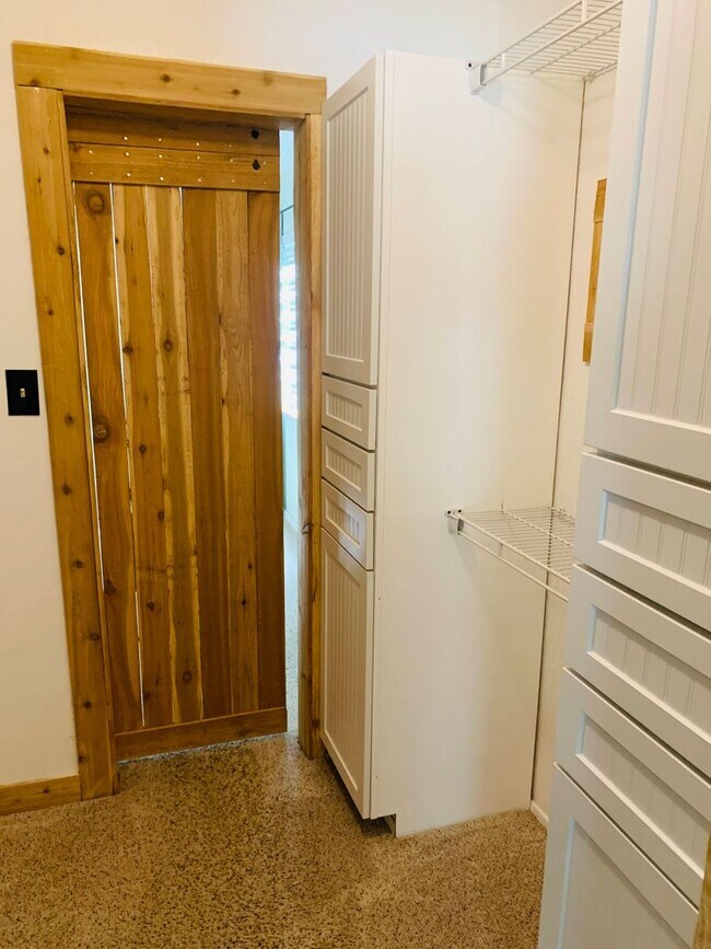 Building Photo - Move-In Ready 3-Bedroom in Sought-After Al...