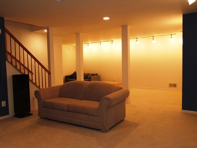 Building Photo - 12 Roxiticus Ct