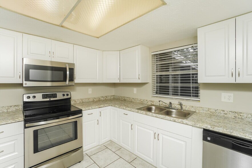 Building Photo - 308 Timber Creek Dr